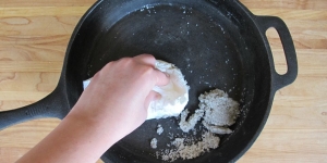 كيفية استخدام الملح فى منع التصاق الطعام